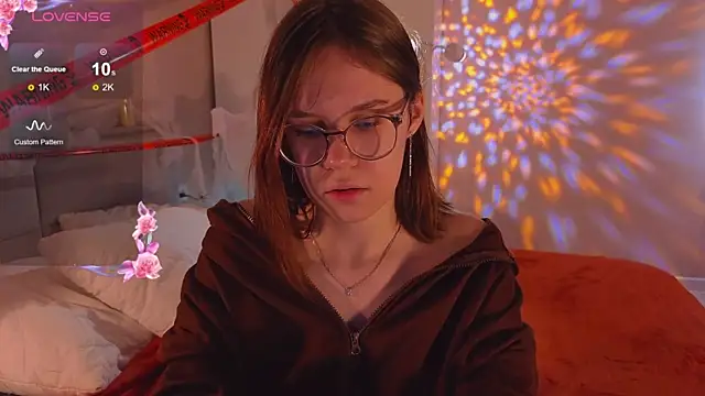 Mia Luw online show from November 1, 3:52 am