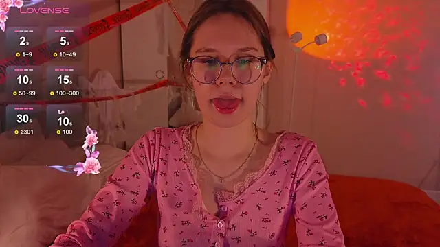 Mia Luw online show from November 2, 3:53 am