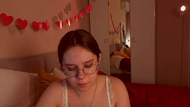 Mia Luw online show from March 15, 10:32 am