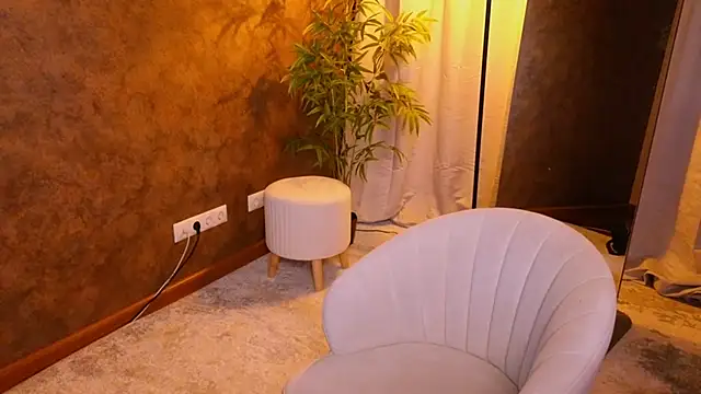 lissaros online show from February 24, 11:10 am