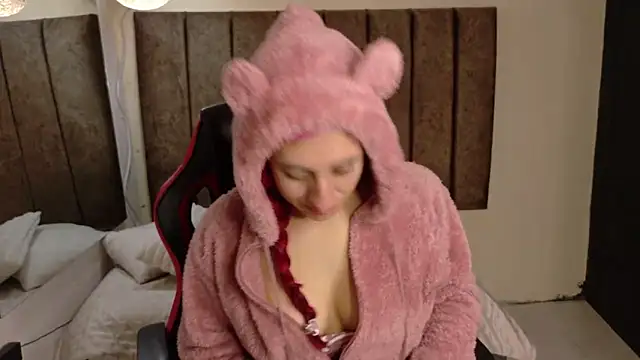 Alektra bryce online show from November 10, 7:35 pm