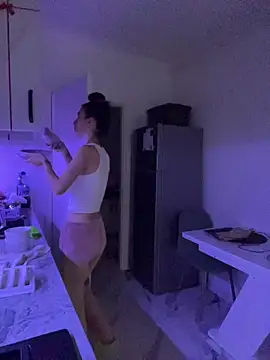 Celine Roxelle online show from December 5, 12:03 pm