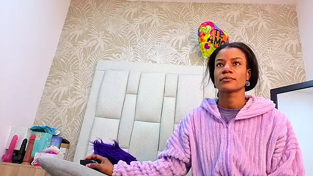 dafnnelewis online show from February 13, 11:17 am