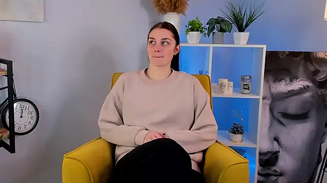 Snapshot of GarynDilley chatting on February 9, 7:49 am GarynDilley online show from February 9, 7:49 am