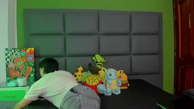 ISAAC CRYSTON online show from February 11, 7:48 pm