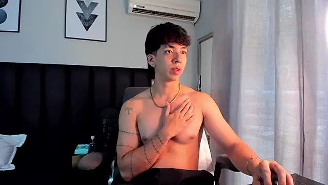 ISAAC CRYSTON online show from February 24, 8:03 pm