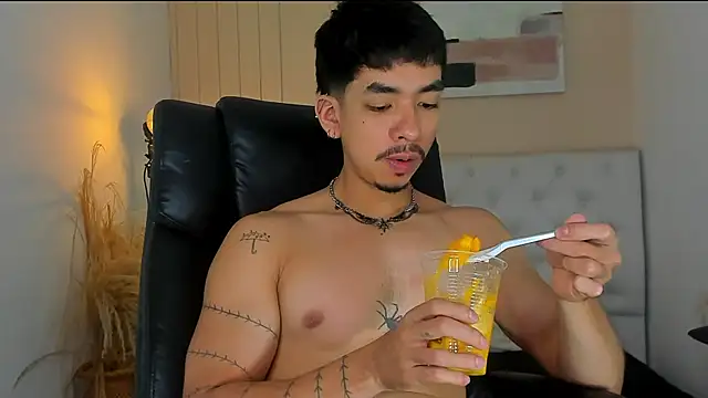 ISAAC CRYSTON online show from February 10, 8:46 pm