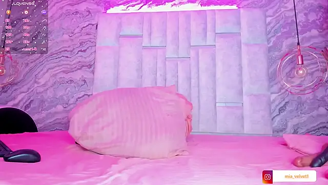 MiaVelveett online show from November 23, 1:16 am