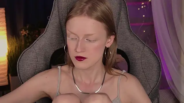KiraMontoya online show from July 16, 2:50 am
