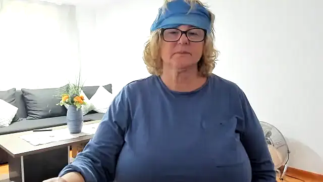 NoraJohnson6 online show from September 17, 8:27 am