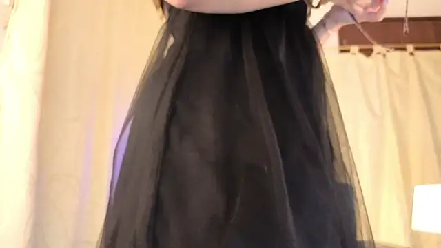 sophia dumont online show from April 12, 12:15 am