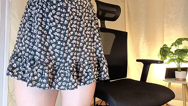 Snapshot of sophia_dumont chatting on July 13, 1:14 pm sophia dumont online show from July 13, 1:14 pm