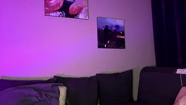 Snapshot of Tw1nFlame chatting on March 11, 9:59 pm Tw1nFlame online show from March 11, 9:59 pm