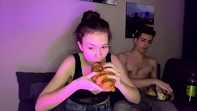 Snapshot of Tw1nFlame chatting on March 13, 6:16 am Tw1nFlame online show from March 13, 6:16 am