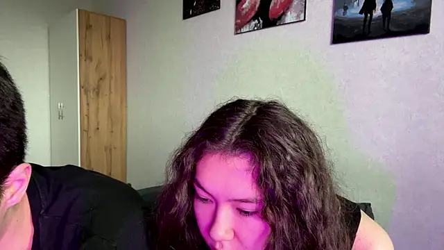 Snapshot of Tw1nFlame chatting on November 8, 10:26 am Tw1nFlame online show from November 8, 10:26 am