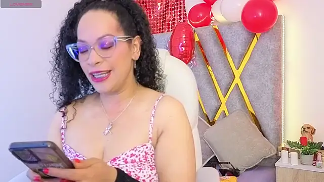 Cintiia Holmes online show from February 15, 1:02 am