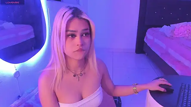  Charlottequeen online show from February 14, 8:21 am