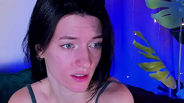 roxy riot  online show from February 10, 4:41 am