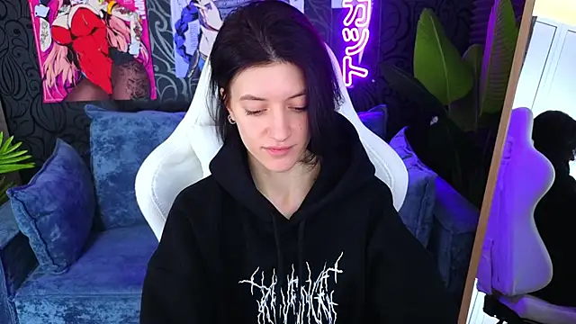 roxy riot  online show from February 18, 4:26 am