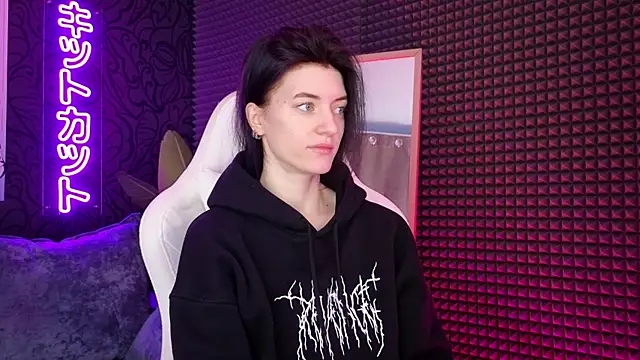 roxy riot  online show from March 11, 1:26 am