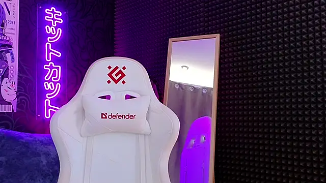 roxy riot  online show from March 22, 5:28 am