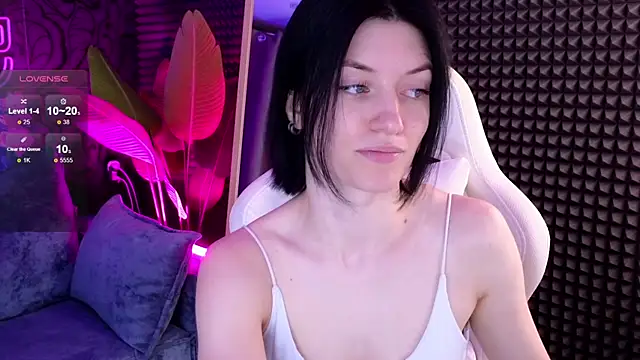 roxy riot  online show from September 18, 1:40 am