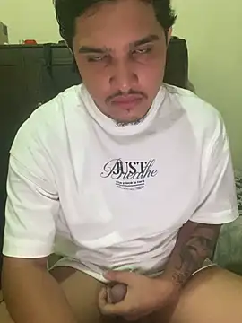 Snapshot of daniel6916 chatting on February 17, 3:58 am daniel6916 online show from February 17, 3:58 am