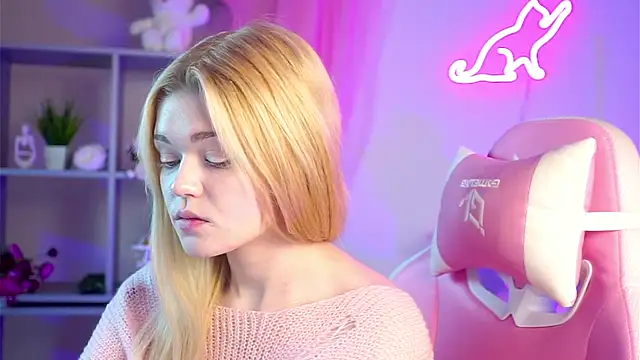 AdeleCartier online show from March 17, 10:06 pm