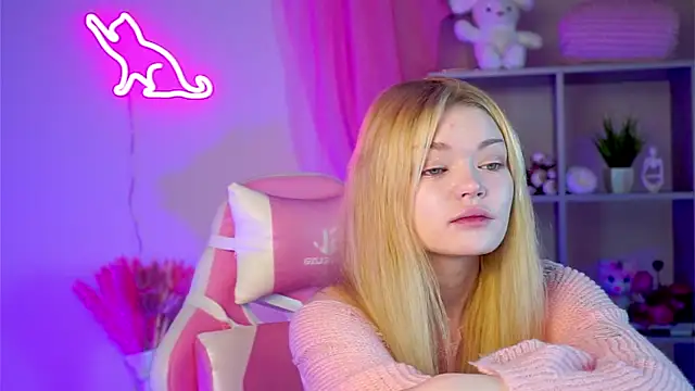 AdeleCartier online show from March 22, 2:37 am