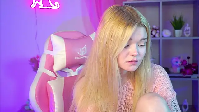 AdeleCartier online show from March 22, 8:40 am