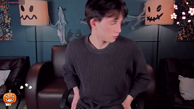 AdrianoAubert online show from November 9, 3:27 am