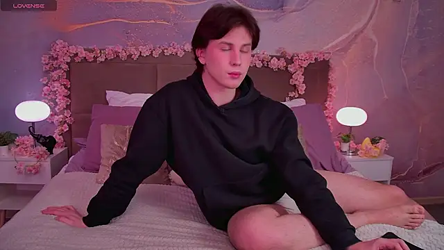 Snapshot of AdrianoAubert chatting on February 7, 3:10 am AdrianoAubert online show from February 7, 3:10 am