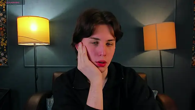 Snapshot of AdrianoAubert chatting on February 22, 3:07 am AdrianoAubert online show from February 22, 3:07 am