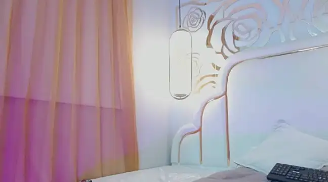 Snapshot of Lilith_NoirF chatting on February 19, 4:44 am Lilith NoirF online show from February 19, 4:44 am