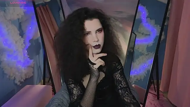 DamienLake online show from April 6, 9:05 pm