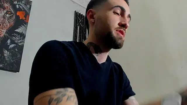 Snapshot of Luke_davis01 chatting on February 26, 1:19 pm Luke davis01 online show from February 26, 1:19 pm