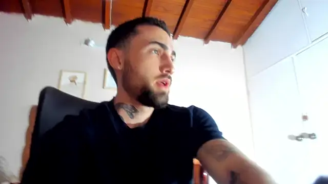 Snapshot of Luke_davis01 chatting on March 5, 1:28 pm Luke davis01 online show from March 5, 1:28 pm