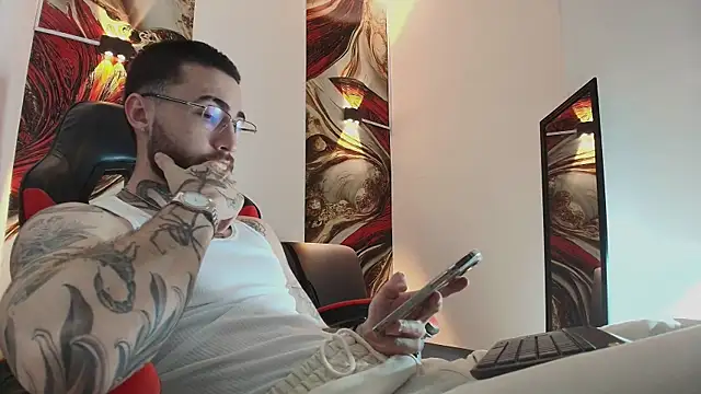 Luke davis01 online show from December 18, 1:17 pm