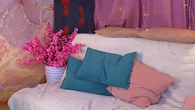 PortiaBellew online show from February 13, 10:34 am