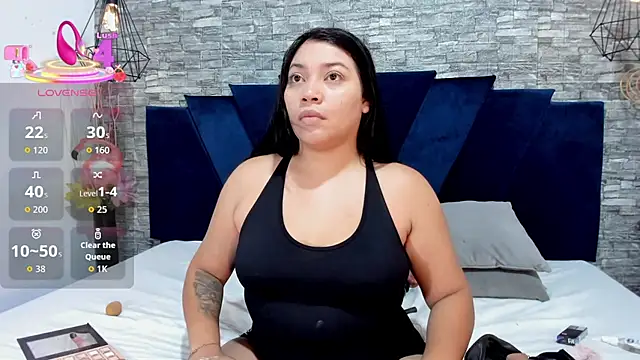 Sophia Brunett online show from September 17, 11:45 am