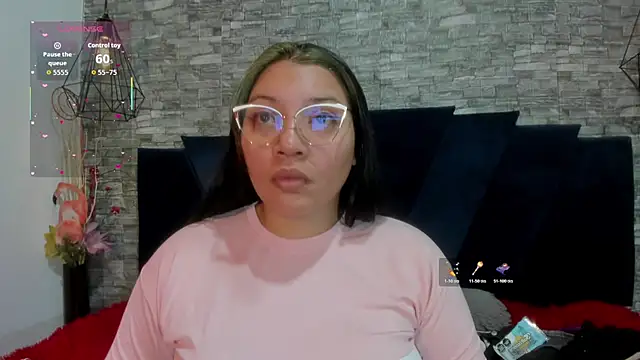 Snapshot of Sophia_Brunett chatting on February 14, 11:40 am Sophia Brunett online show from February 14, 11:40 am