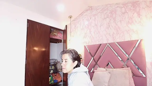 Saori Sann  online show from December 21, 12:23 pm