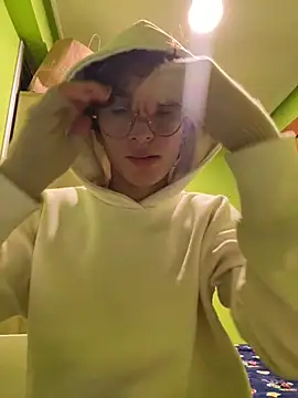 Snapshot of stormmart18 chatting on February 9, 12:17 am stormmart18 online show from February 9, 12:17 am