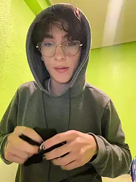 Snapshot of stormmart18 chatting on February 9, 7:41 pm stormmart18 online show from February 9, 7:41 pm