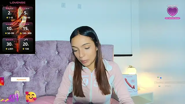 Skye Moore online show from October 21, 12:06 pm