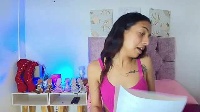 Skye Moore online show from March 9, 6:01 pm