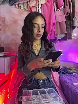 Snapshot of Skye_Moore chatting on May 16, 2:52 am Skye Moore online show from May 16, 2:52 am
