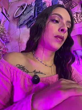 Snapshot of Skye_Moore chatting on May 24, 2:27 am Skye Moore online show from May 24, 2:27 am