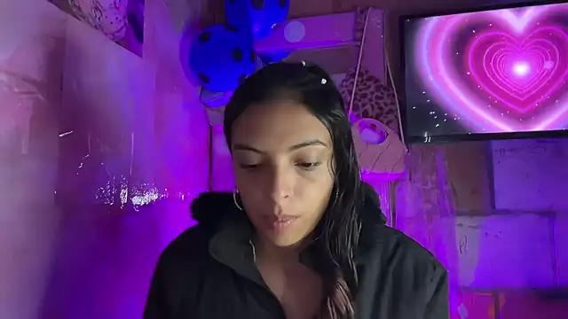 Snapshot of Skye_Moore chatting on July 11, 12:30 pm Skye Moore online show from July 11, 12:30 pm