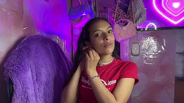 Snapshot of Skye_Moore chatting on July 29, 1:59 am Skye Moore online show from July 29, 1:59 am
